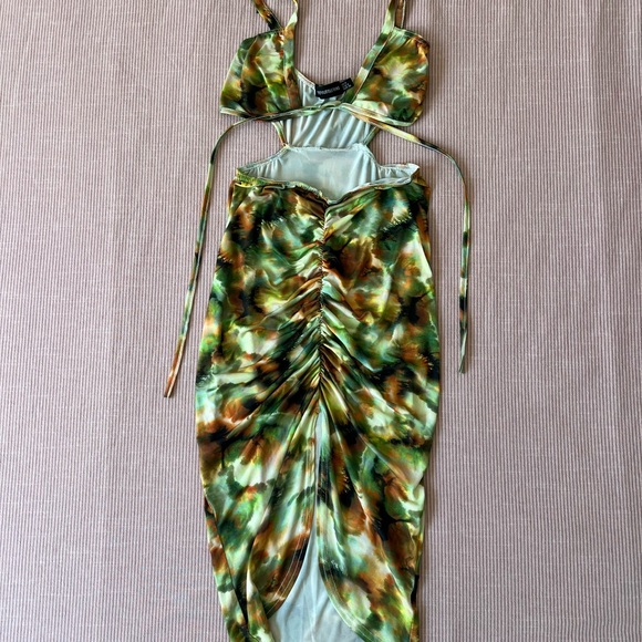 PrettyLittleThing Green Ruched Dress - Picture 2 of 3